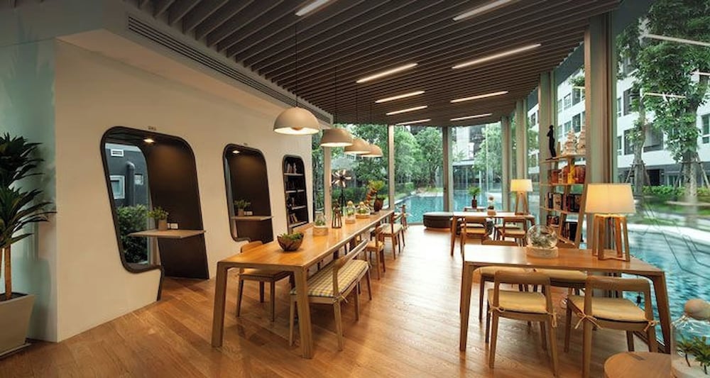 Modern Bangkok Apartment With Pool & Fitness