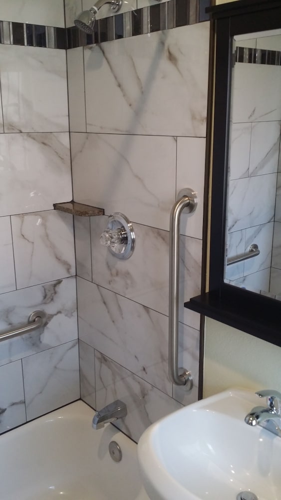 Oakland Vacations - Travel Inn - Property Image 8