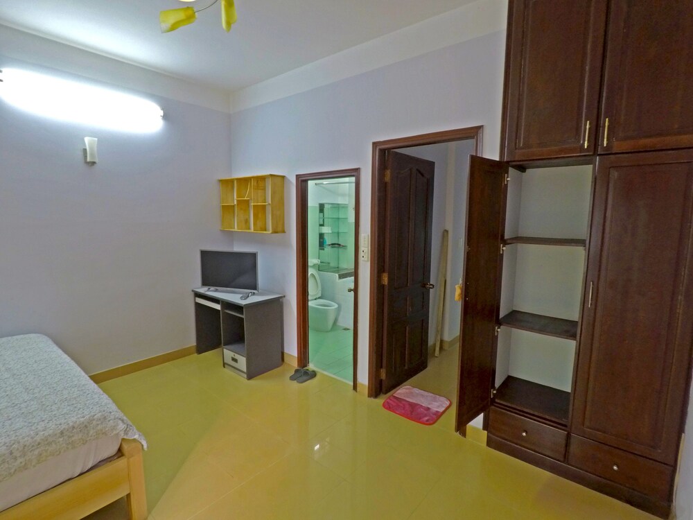 Drop By Saigon Hostel