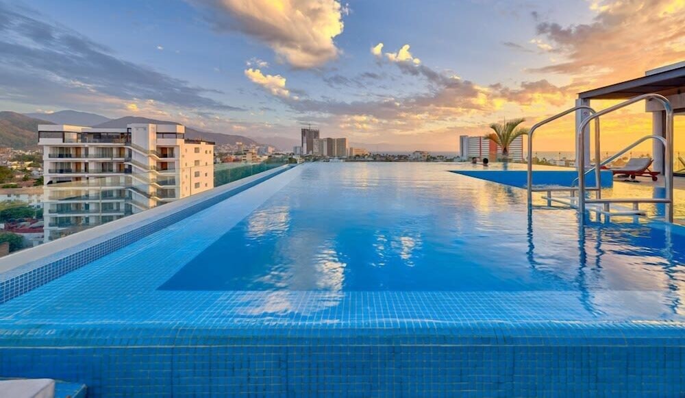 1BR Apartment - Private Balcony - Pool - Gym