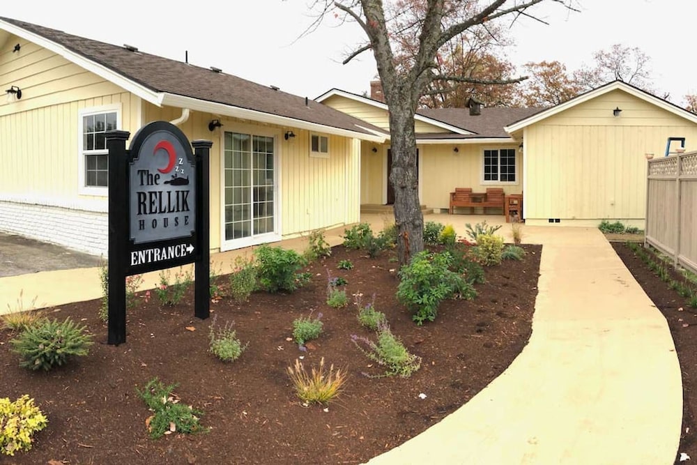 Wine Suite at Rellik House. Winery & Alpaca Farm