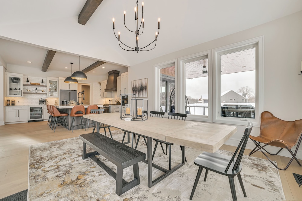 Boyne Mtn Retreat w/ Hot Tub + Shuttle to Resort!