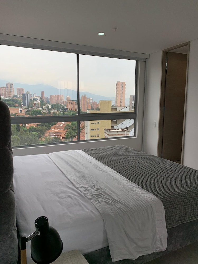 Deluxe Apart. City Views by Nomad Guru view 4