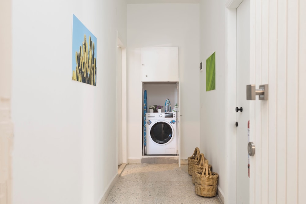 Boho-Chic Cozy 2BR - Apt & Balcony in Mar Mikhael