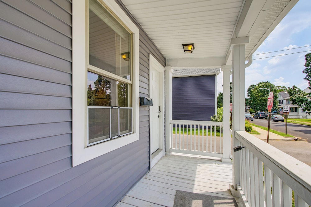 6 Mi to Ohio State: Walkable Home in S Columbus!