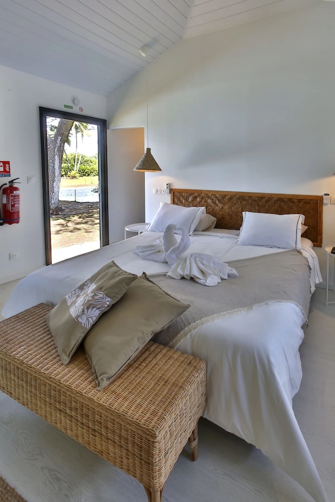 Sublime Tahiti Beach Retreat