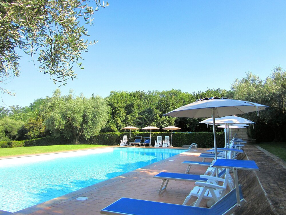 Villa Montecasciano - 8 Sleeps Private Garden