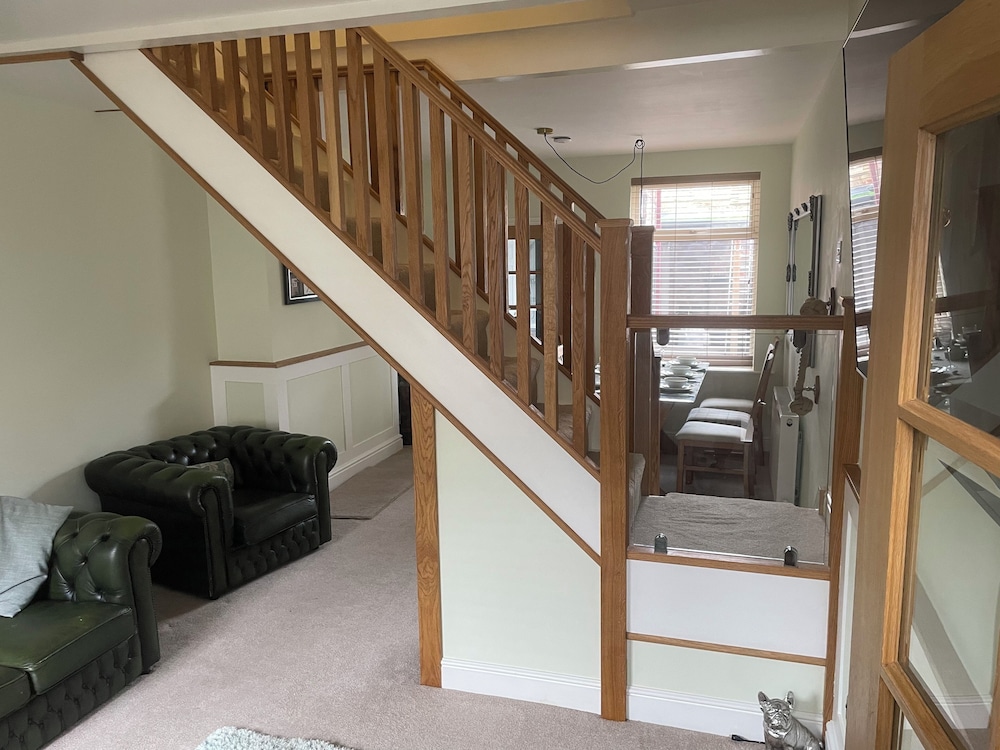 Impeccable 3-bed House in York photo 5