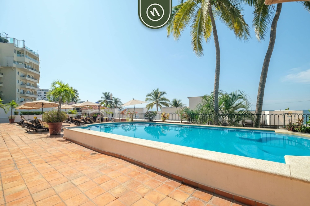Amazing 1 BR Condo - Terrace - Pool - Romantic Zone