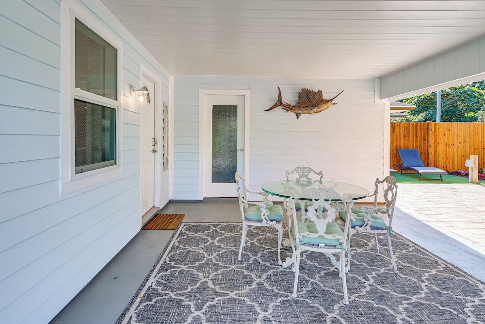 Walk to Parks, Eats & Bars: Stuart Home w/ Patio