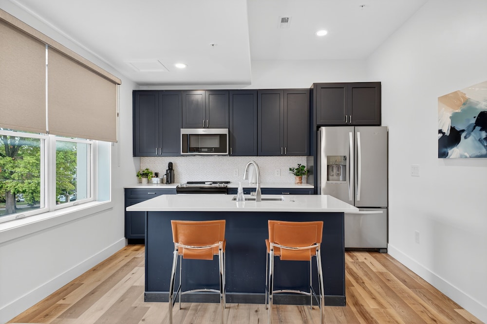 Stylish Downtown Unit With Historic Charm 2 Bedroom Apts