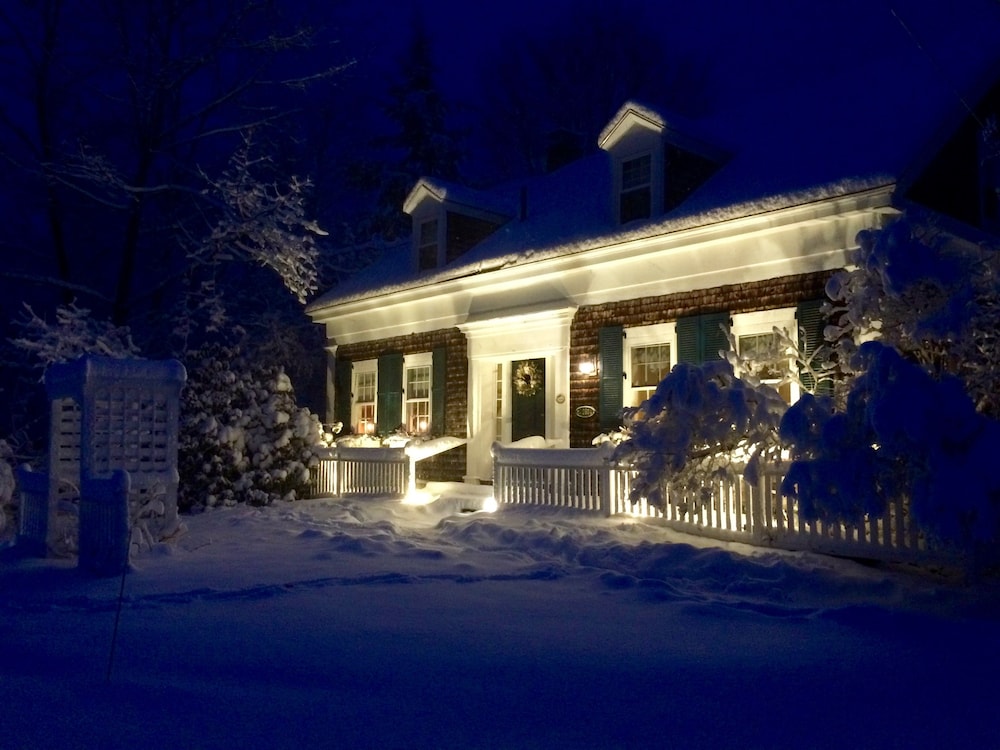 Coach Stop Inn view 5
