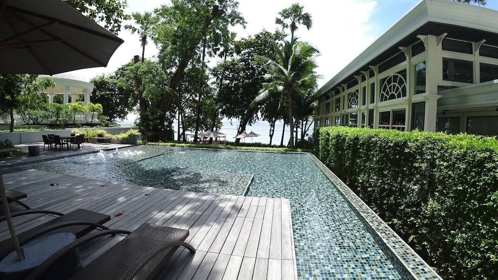 Luxury Large One Bedroom Seaview Serviced Apartment at Wongamat, Pattaya