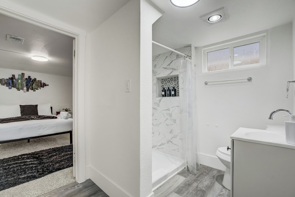 1318 E Pikes Peak
