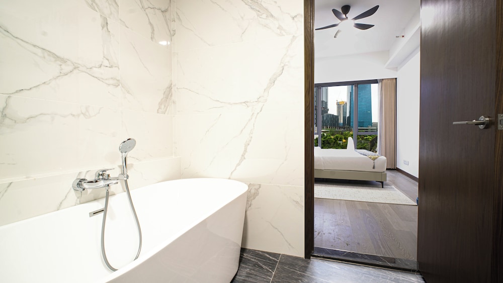 Moonway Luxury Suites At CORE Residence