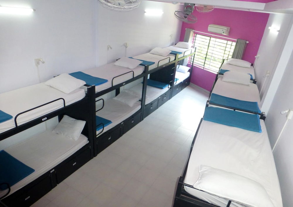 Hangout Hostel HCM