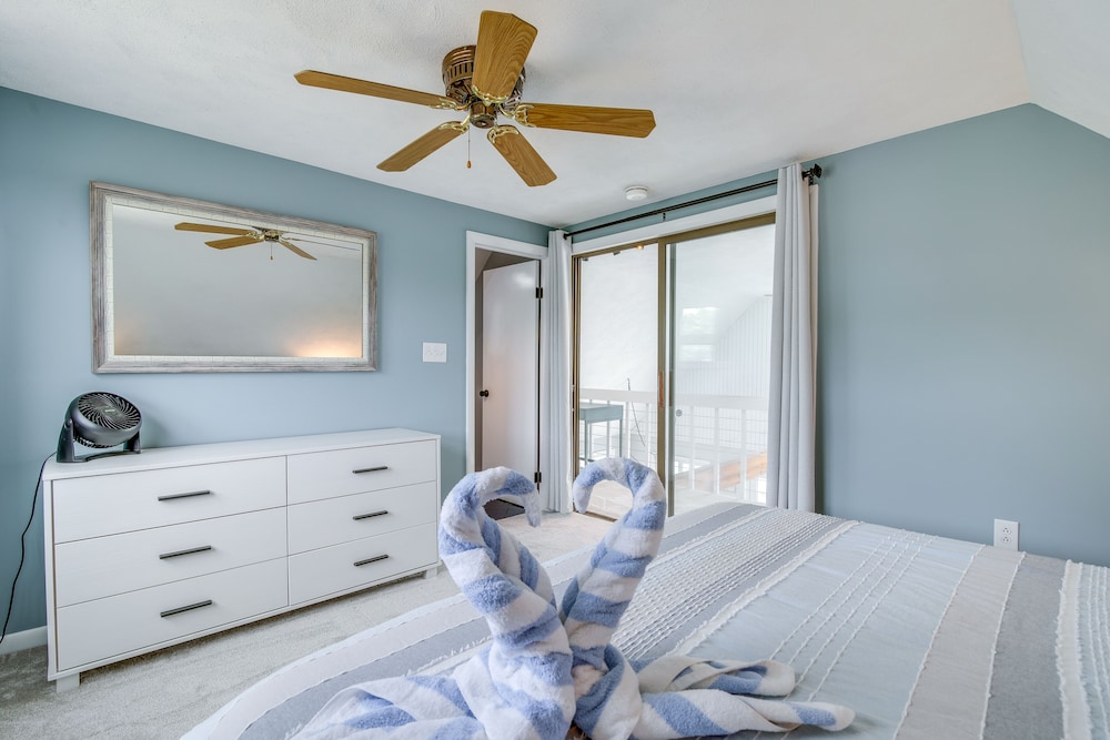Serene Mattapoisett Home w/ Private Beach Access!
