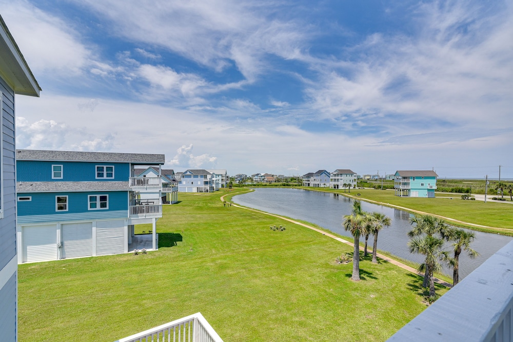 'seas The Day:' Home w/ Pool Access in Galveston