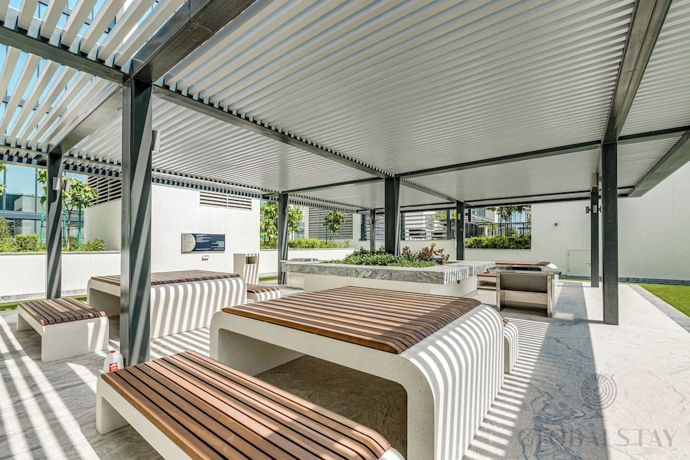 GLOBALSTAY. The Crest Tower C Apartments