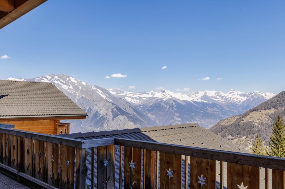 Chalet Coucou - Luxury 10 pax Chalet With Incredible Views Garage