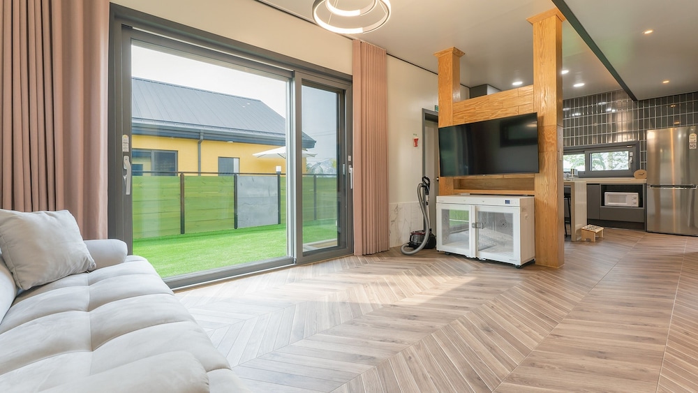 Taean Aloha Oe Pet Pool Villa