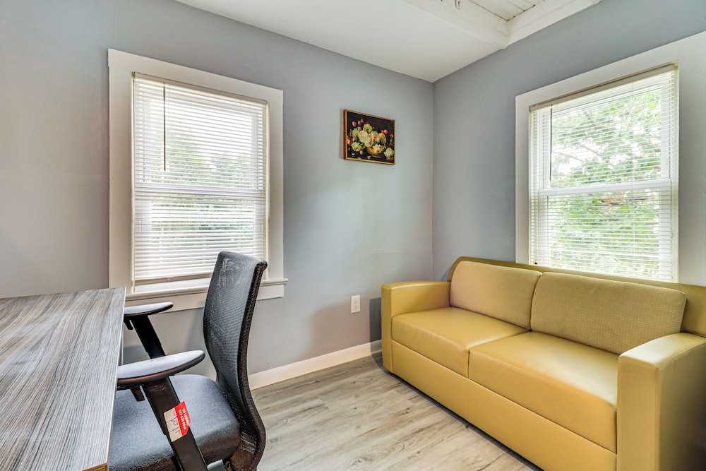 12 Mi to Rutgers: Brand New Apt w/ Home Office!