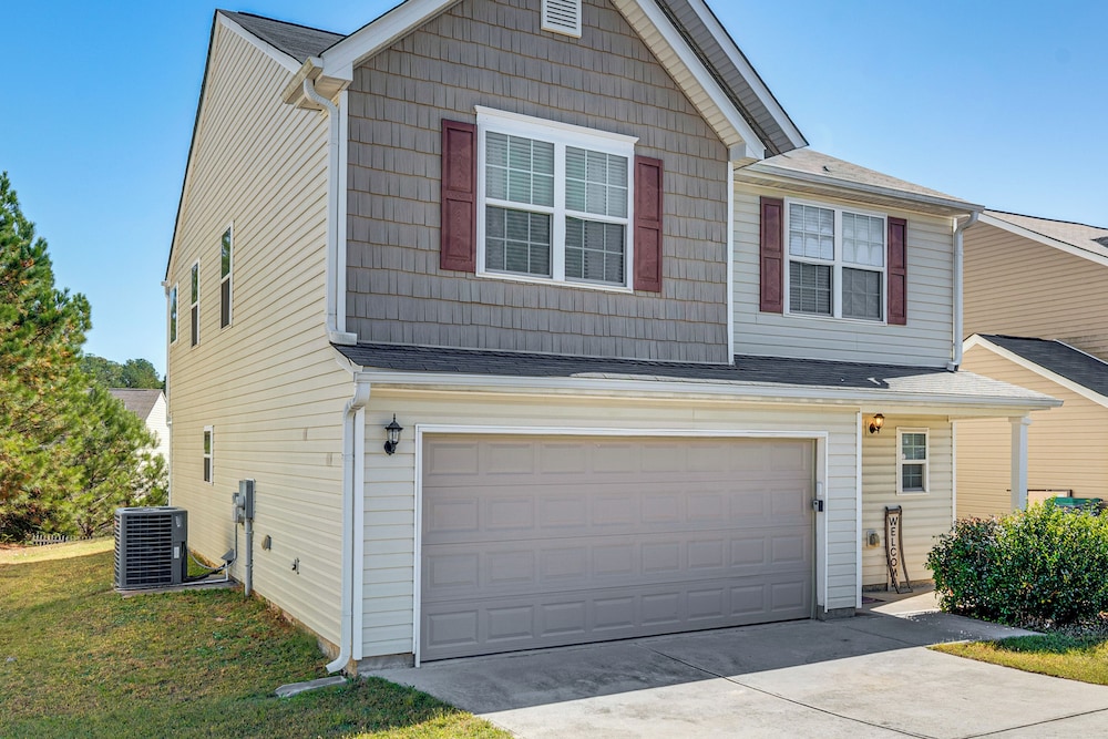6 Mi to Atlanta Airport! Home w/ Furnished Patio