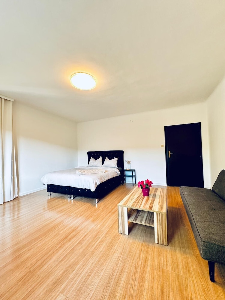 Cozy Garden Villa near Danube For 16P