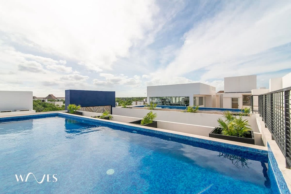 Colorful Perfect Located 2 Br w Great Amenities