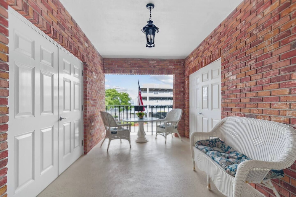 Las Olas & Beachside getaway with pool