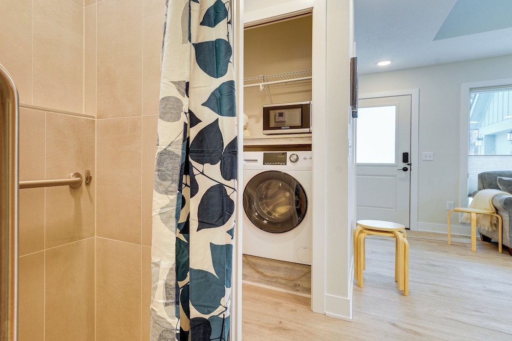 < 1 Mi to Carleton College: Wfh-friendly Apartment