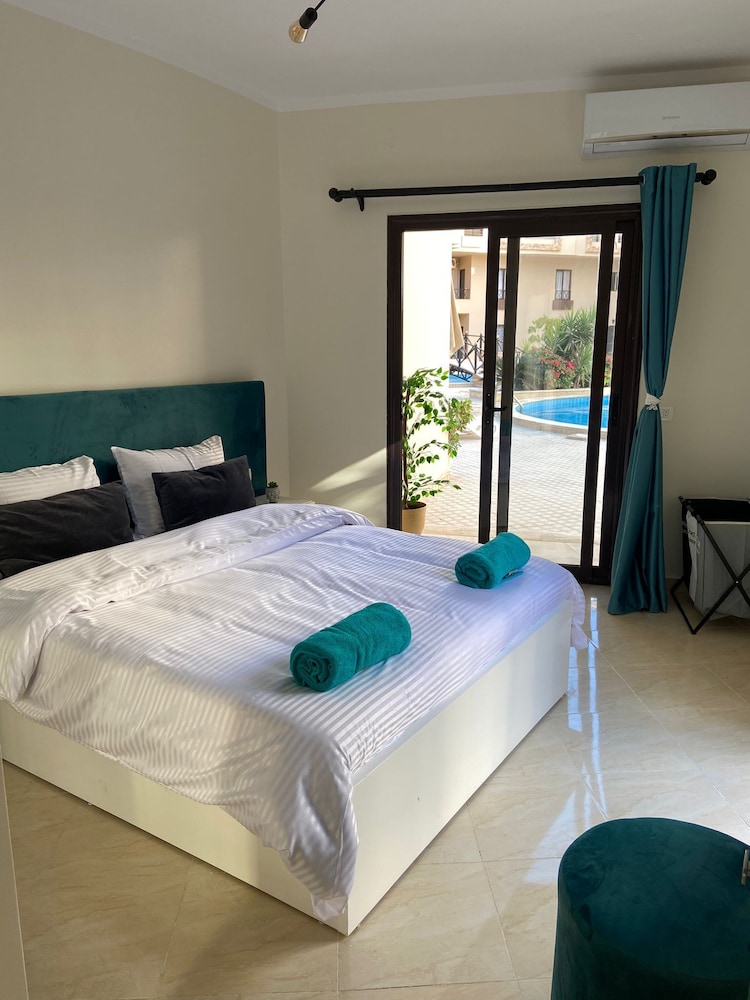 Chic Stylish Spacious Apt Poolside, Smarttv & Wifi