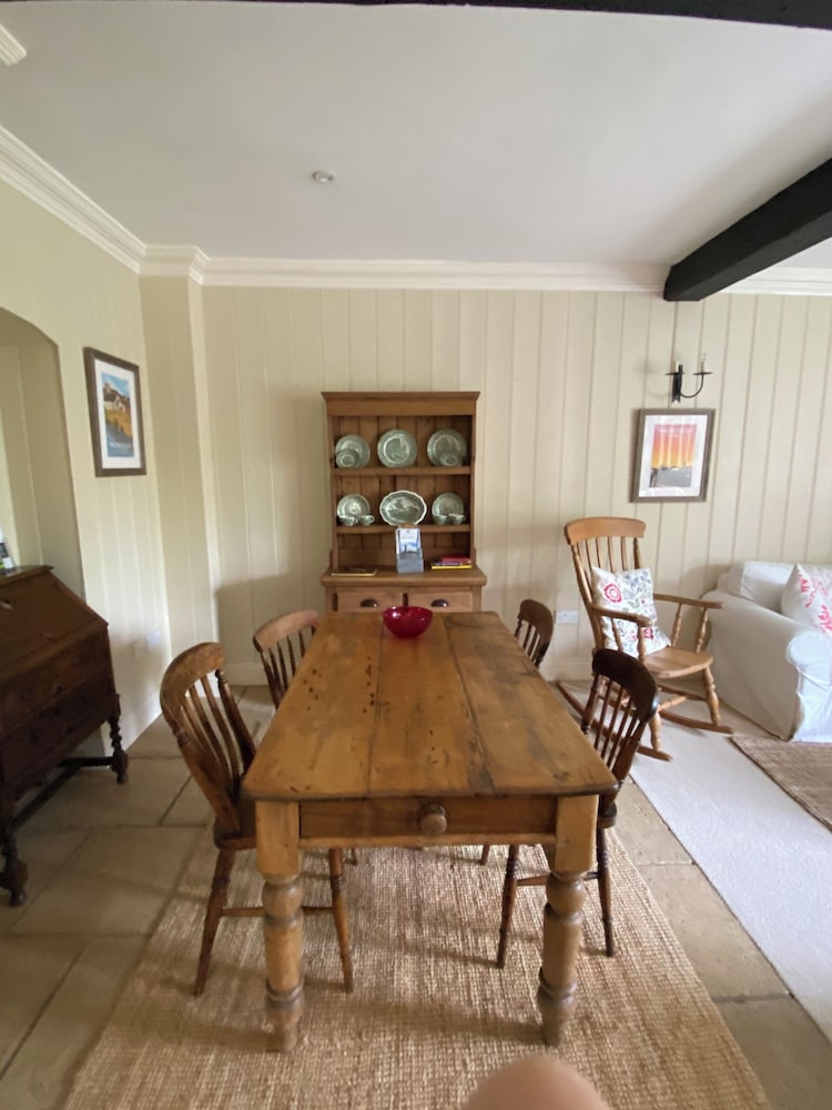 Cosy Cottage Over Malmesbury Abbey