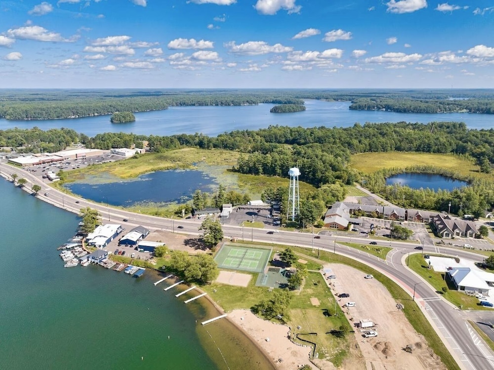 Aqua Aire Inn & Suites