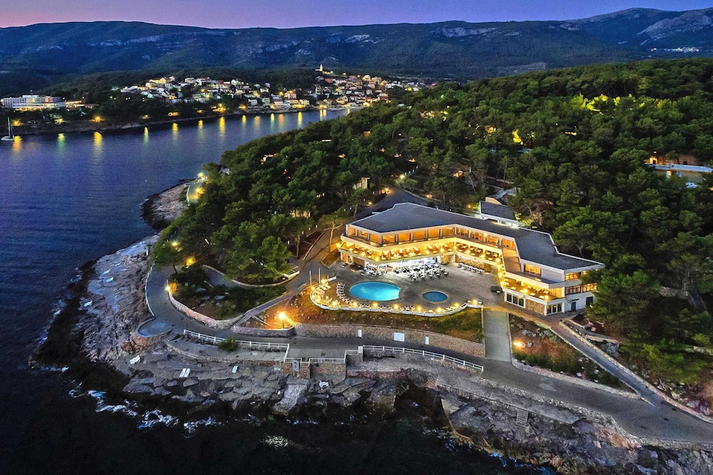 Beautiful Apartments in Jelsa, With Pool