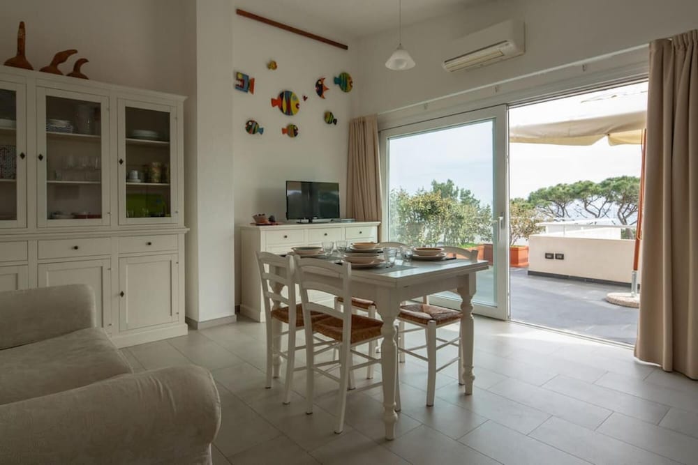 Welcomely - La Casa Sul Mare view 4