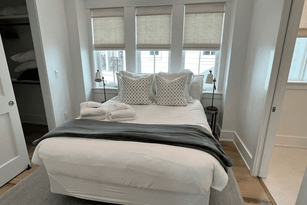 Sunset Pointe 30A by Avantstay Gulf Views, Carriage, Pool