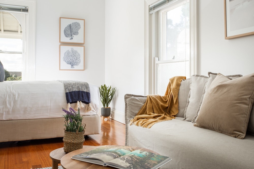 Boutique Studio With Balcony in Perfect Location