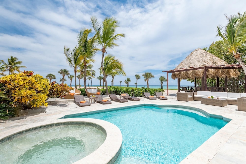 Spectacular 7 500 sq ft Villa in Cap Cana for Rent Access to Eden Roc Beach Club Pool Chef Butler Maid view 3