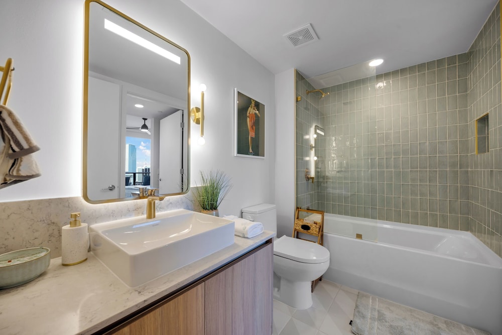 DTW Miami Luxury 1BR with Urban Views