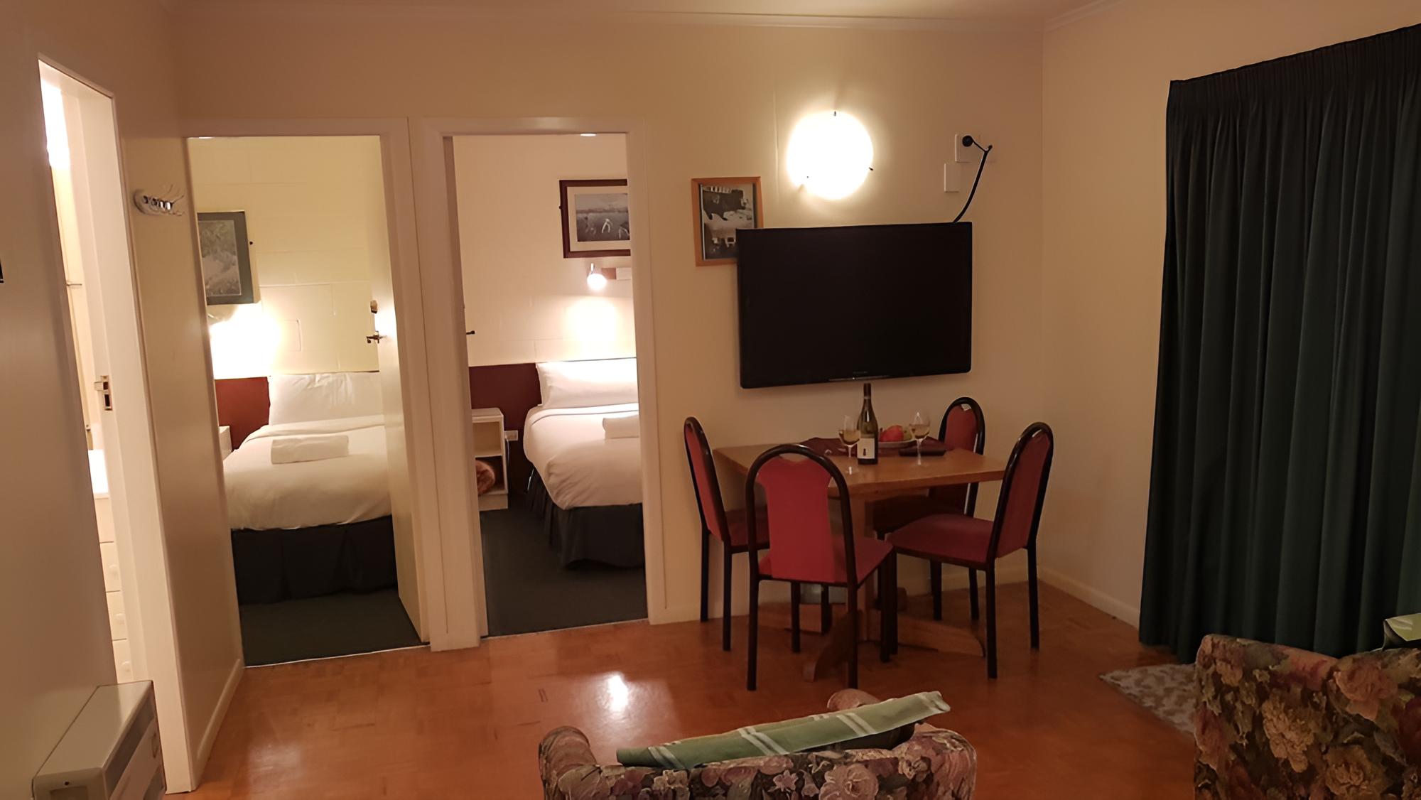 Rainbow Point Motel