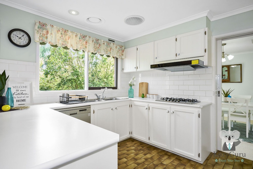 Kozyguru | Glen Waverley | Family Home & Backyard