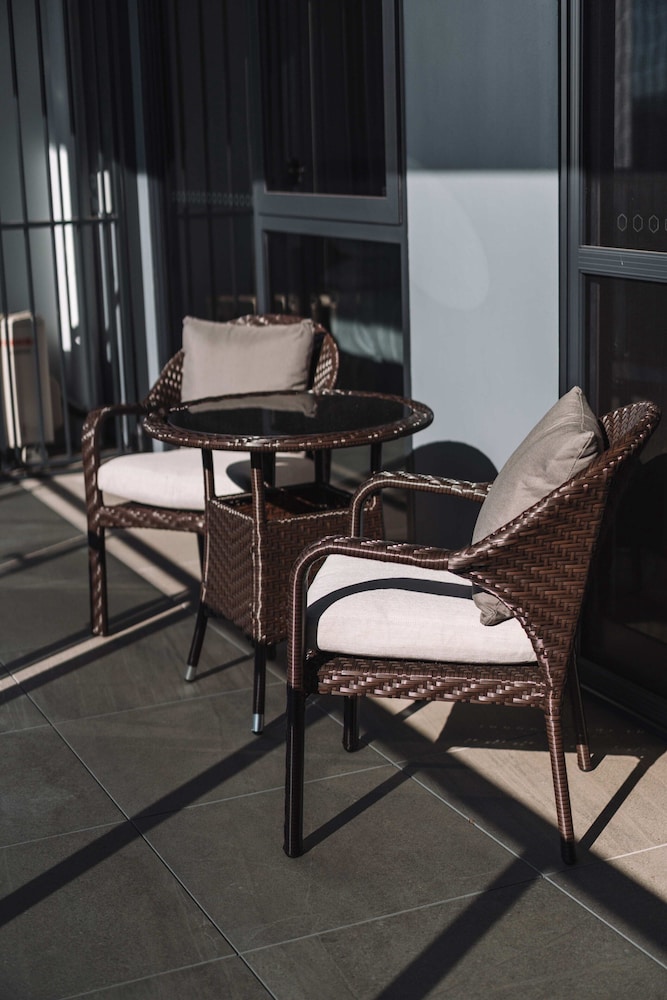Pristine 2-bed Apartment With Pool and BBQ