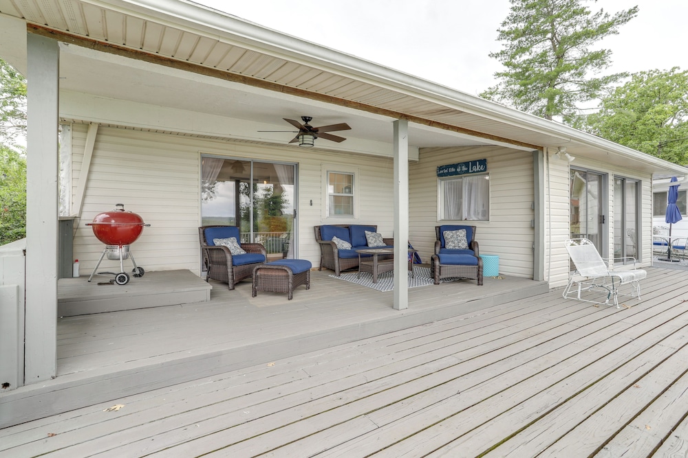 Norfork Lake Views: Home w/ Deck in Henderson