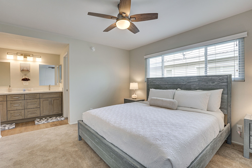 Sunny Oceanside Home w/ Patio, 5 Mi to Downtown!