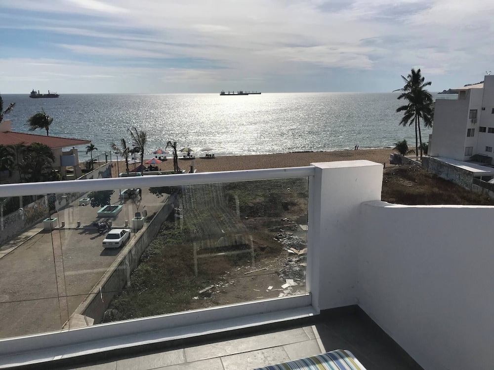 Beautiful Apartment With Pool, gym and Beach Just 80 Meters Walk, Fully Equipped