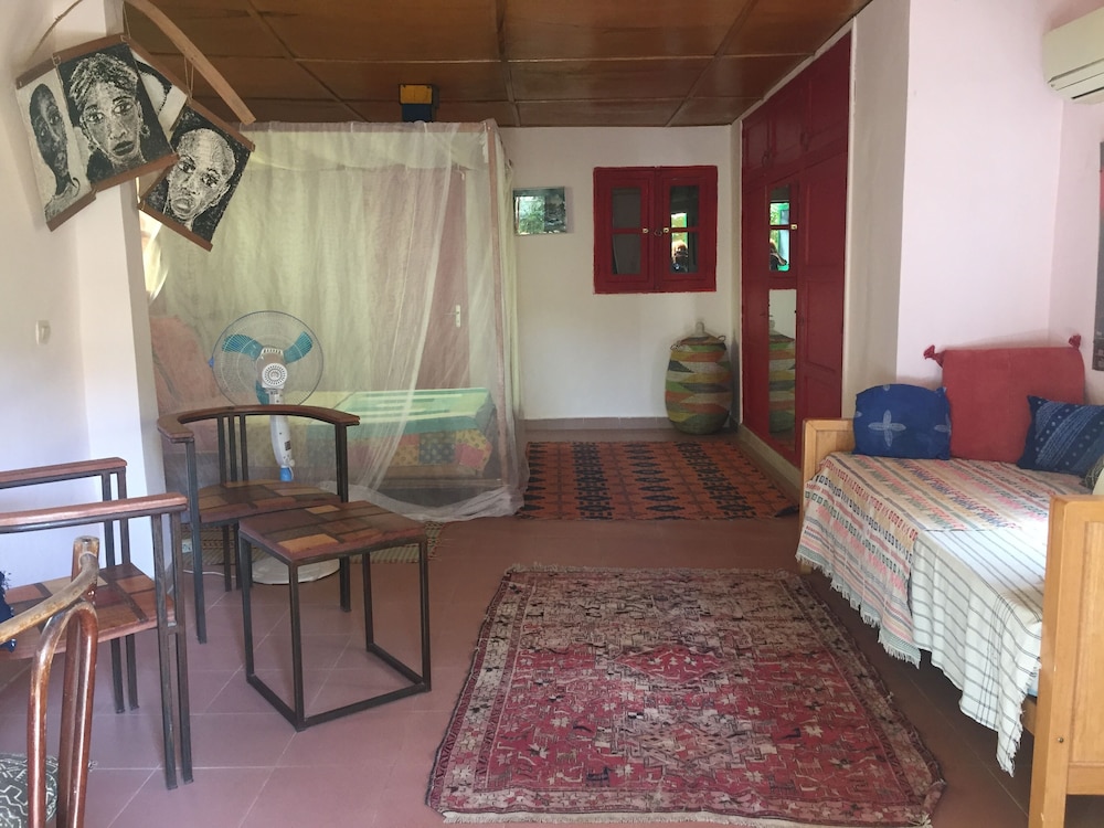 Picturesque Studio Apartment view 2