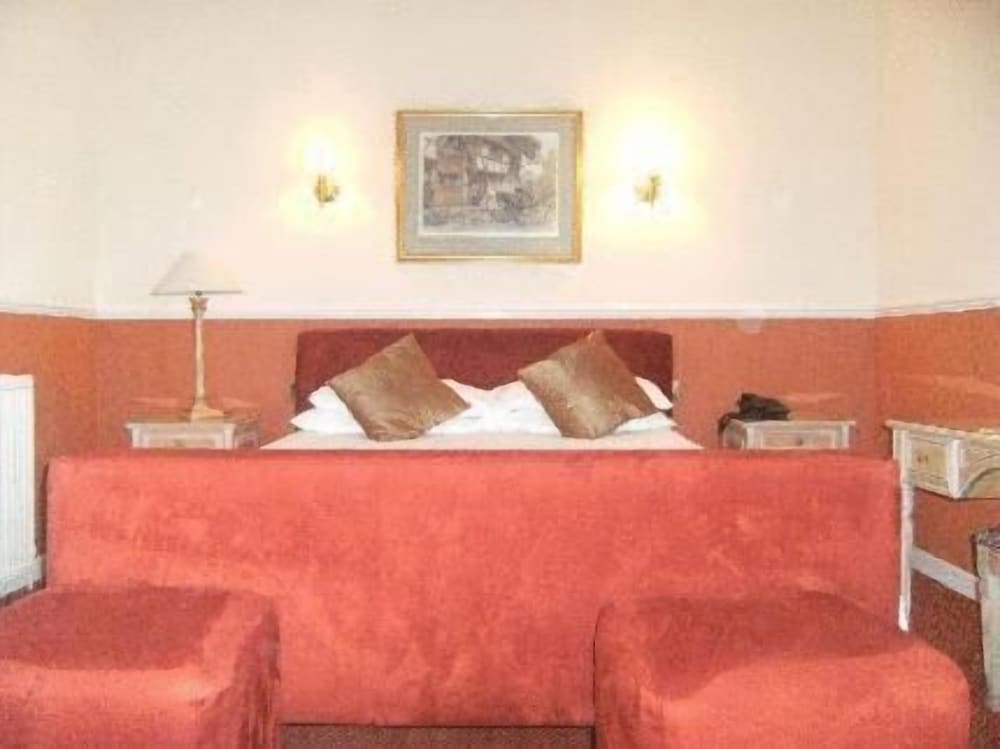 Dunfermline Vacations - The City Hotel - Property Image 11