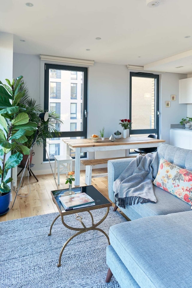 Beautiful 1 Bedroom With Balcony Near Mile End