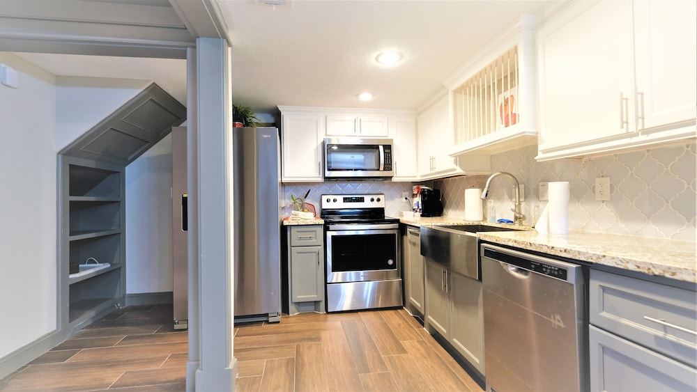 2Bdrm 2Bath 2Beds - NRG - GRB - MM-Park - Image 5
